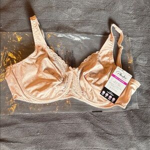 Playtex Women's Tan Lace Bra